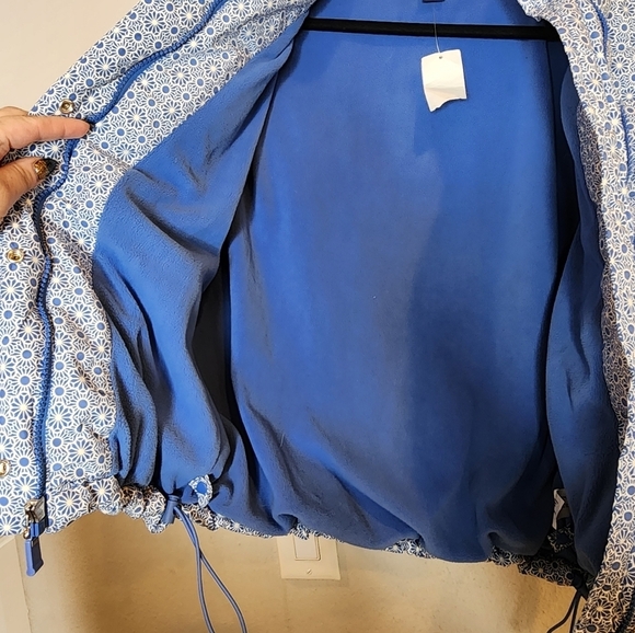 NWT Gap Kids Down Puffer Coat. Blue white floral. Size XL (12). - Picture 5 of 15